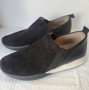 Naturalizer black suede skimmers